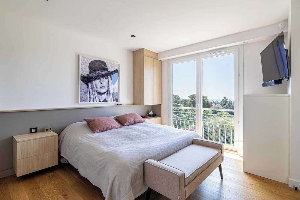 Modern Flat With sea View - AC- 2br- 4P - Cannes