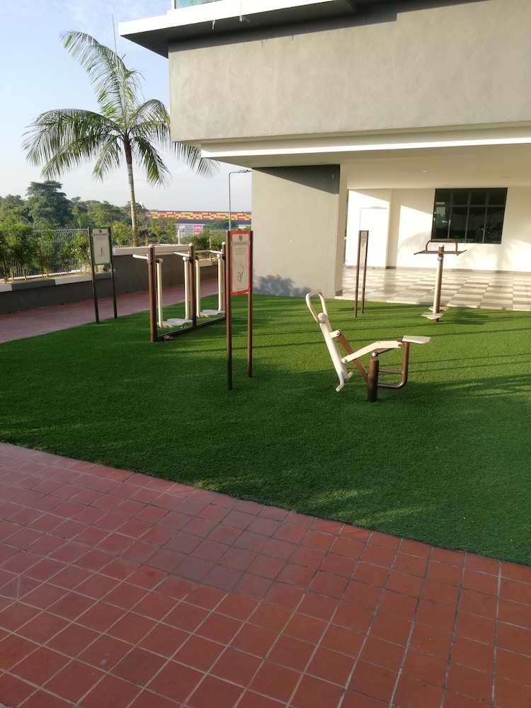 Lawang Suite 2 Bedroom Corner Apartment