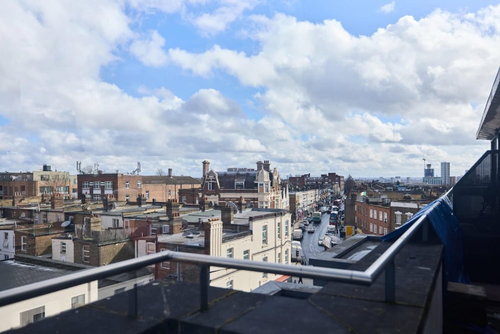 The Harlesden Hideaway - Lovely 2bdr Flat With Balcony