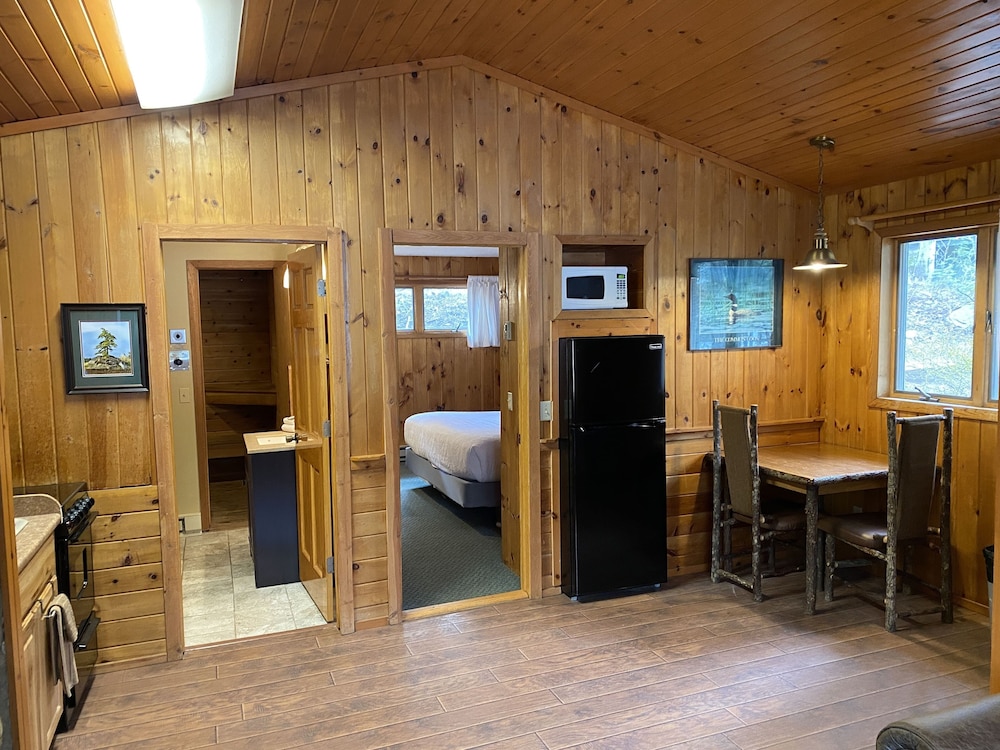 Gunflint Lodge & Outfitters