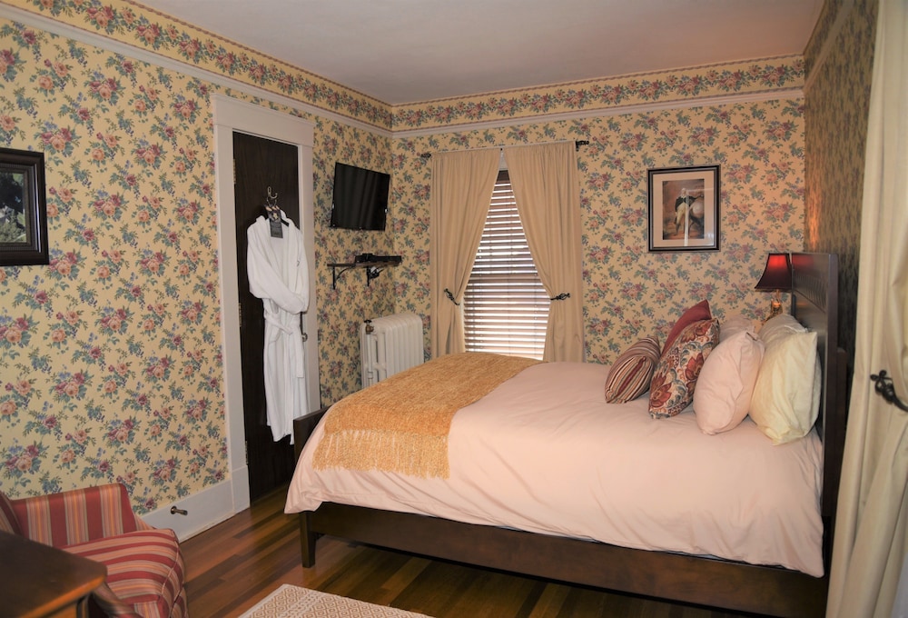 Grand Colonial B&B