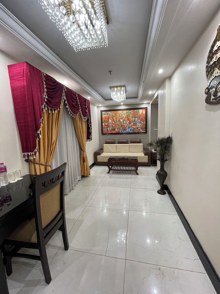 Sajjoys Hotel