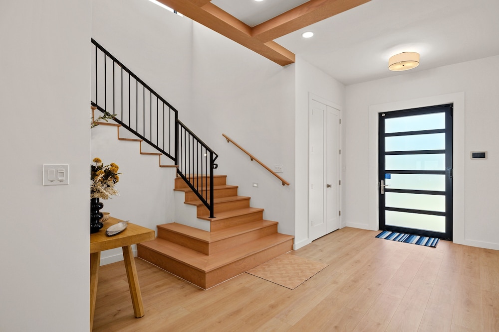 Miramar House, 120 E. Constellation 6 Bedroom Home