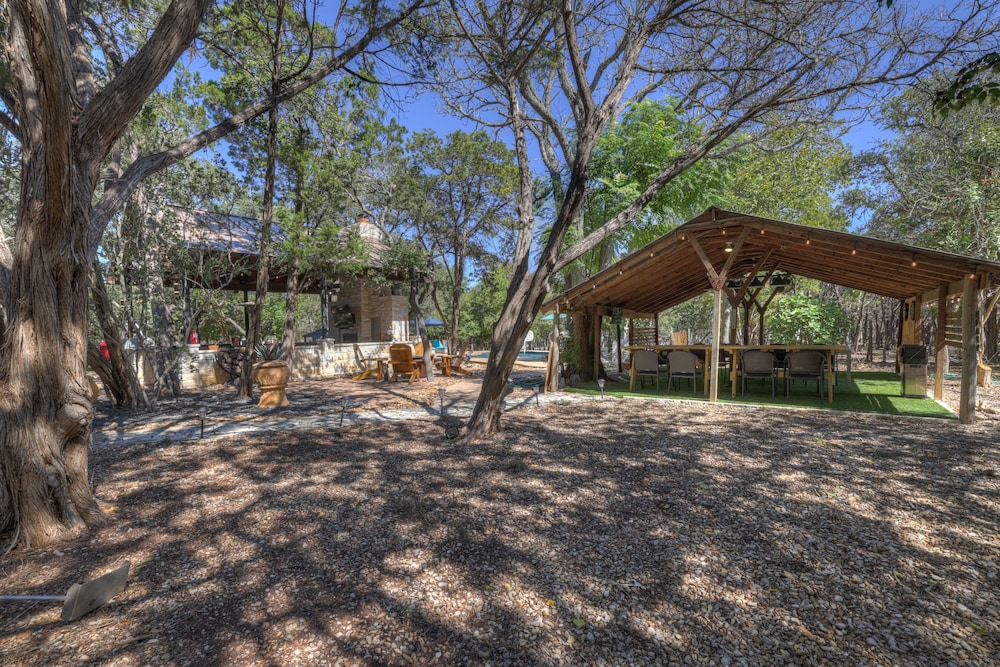 Terracotta Oasis - Wimberley for 30 Guests
