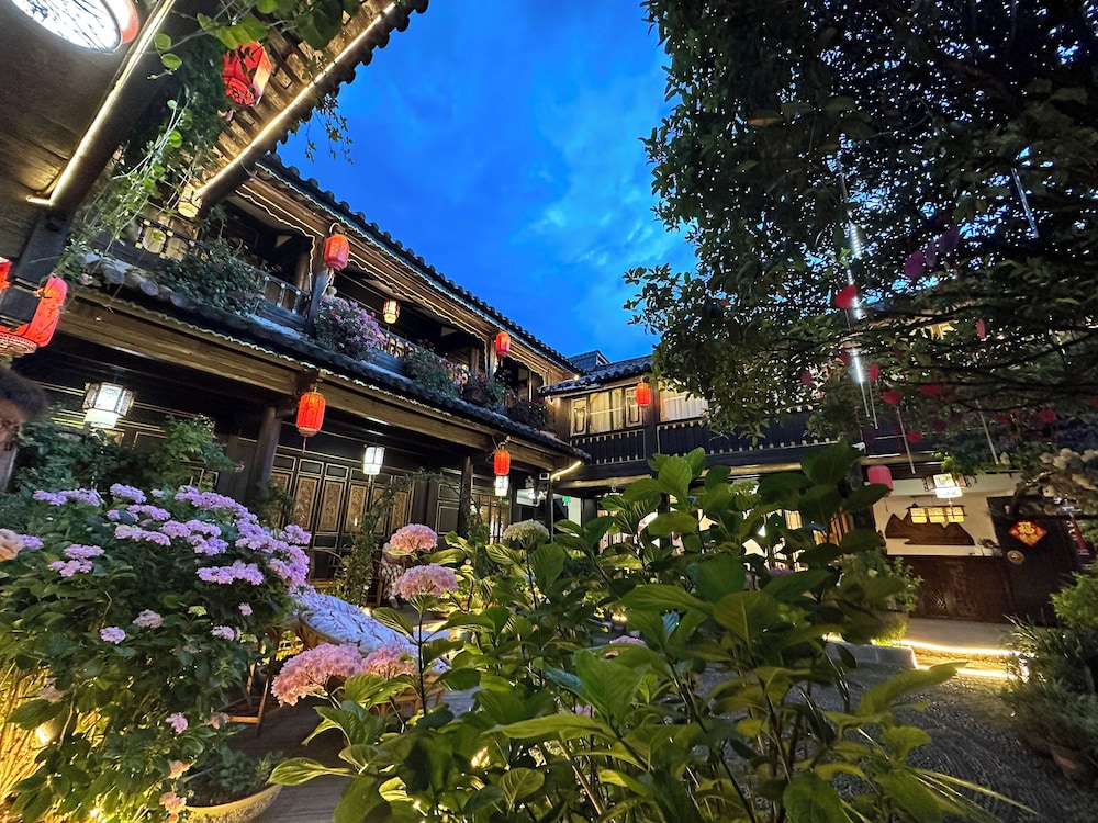 Yiyuan Snow Mountain View Historical Naxi House - Lijiang Old Town Mufu branch