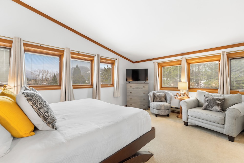 Tennis Townhome #1327 : 2, 225