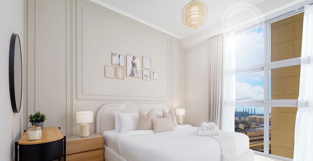 LUX The Modern Marina Suite