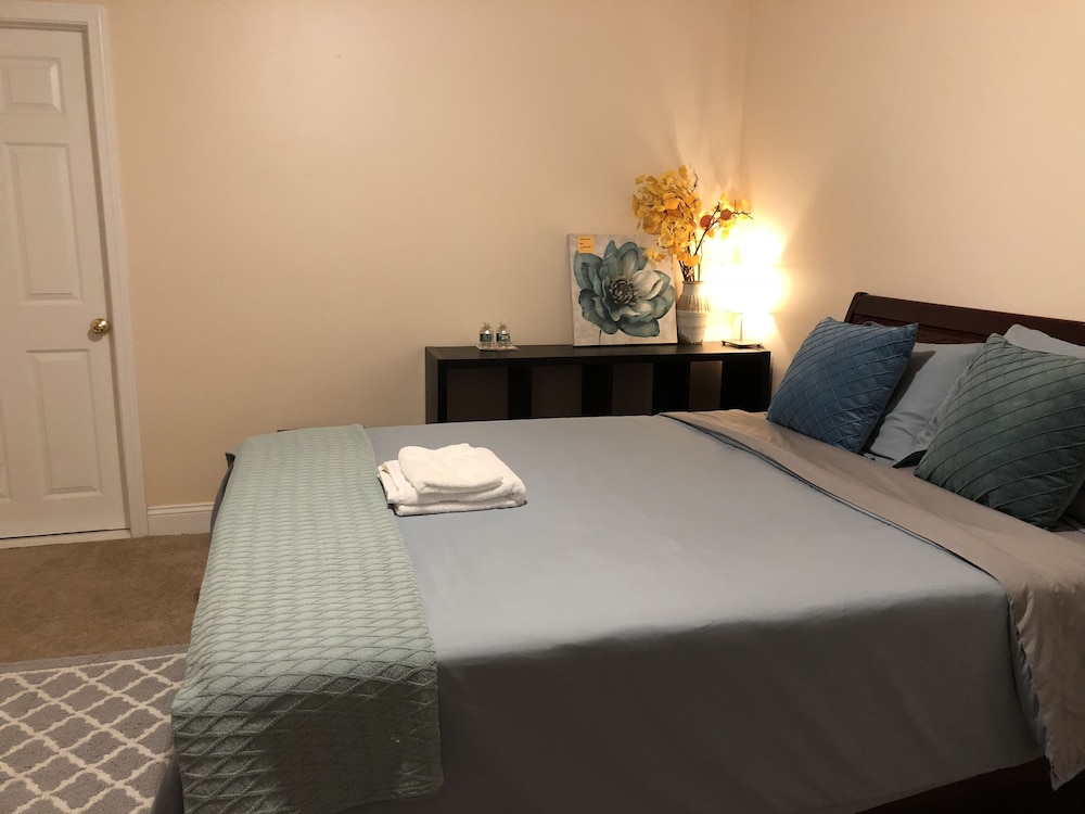 Rooms in Family House in Salem Boston