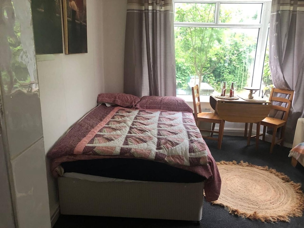 Private Studio Flat Great Location in Manchester