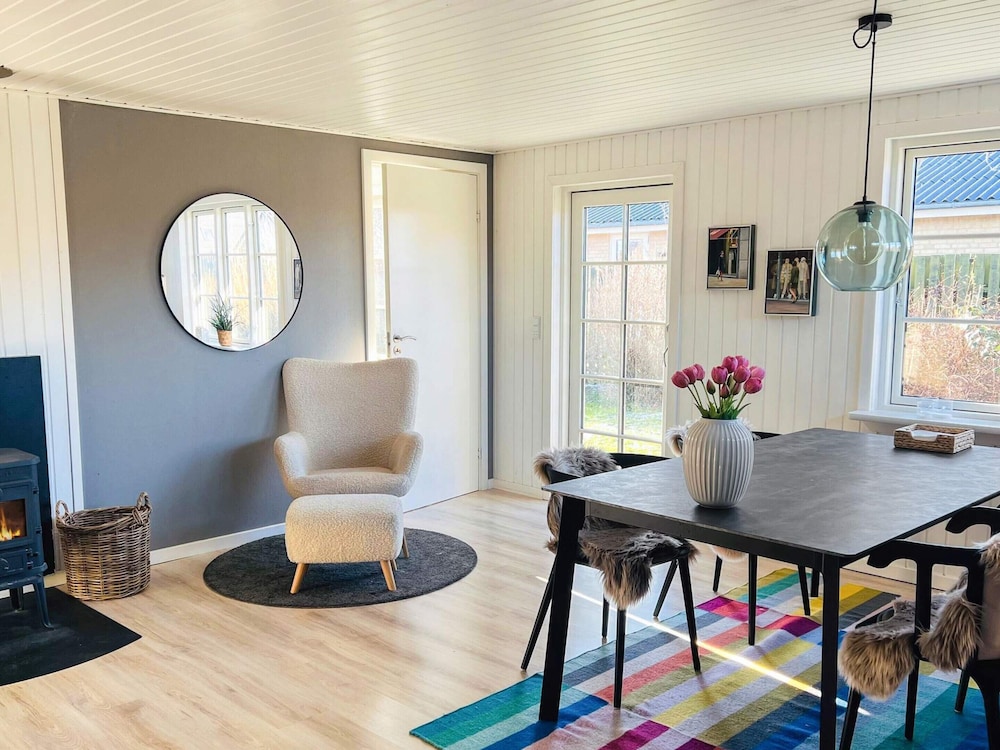 Cozy Summer House Near Ore Strand