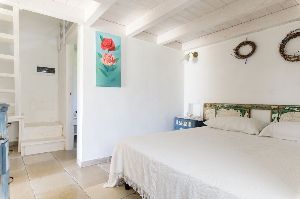 Trullo Mandorlo by Wonderful Italy