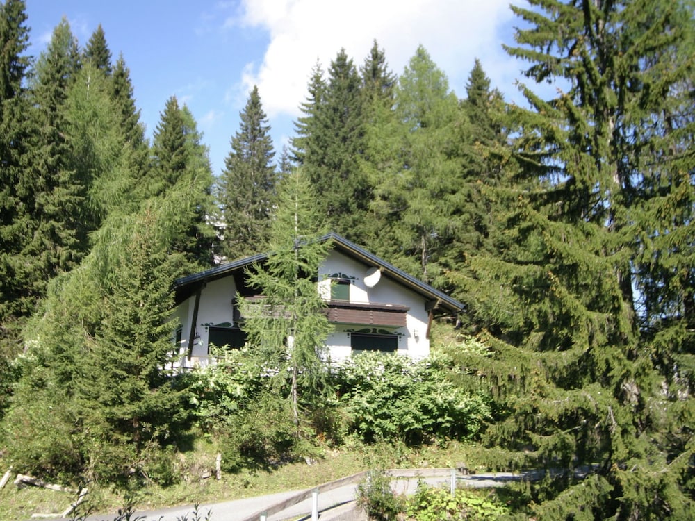 Queitly Located Chalet near Resort Center of Nassfeld view 4