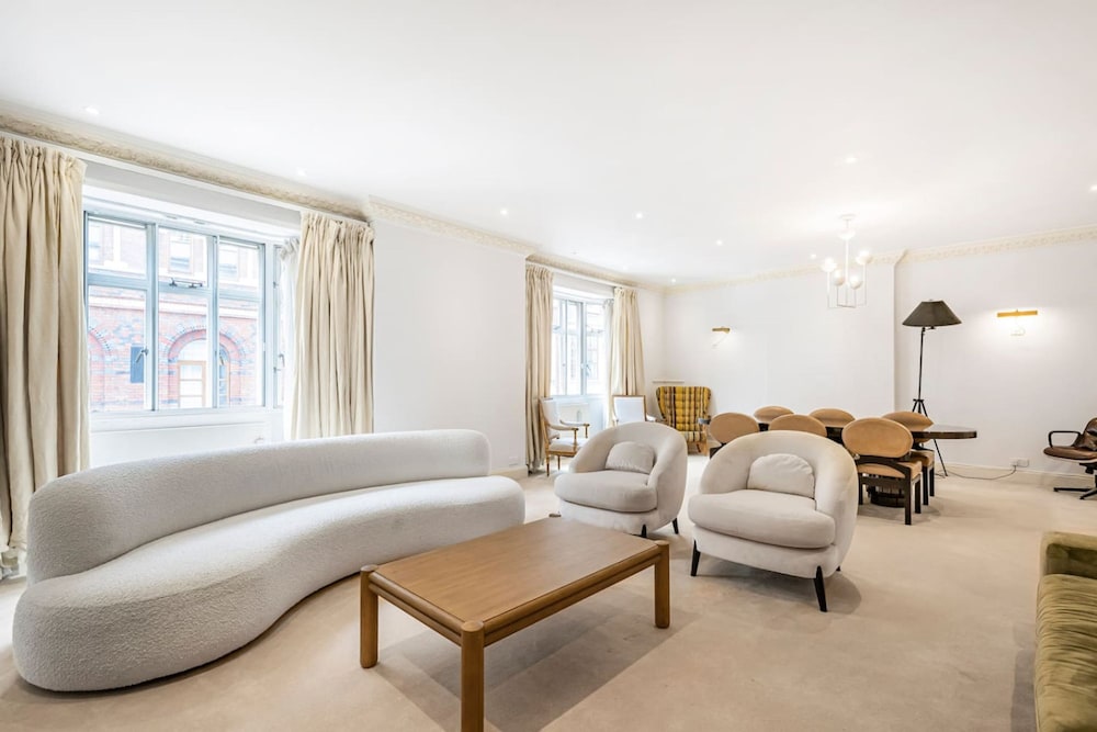 Luxury 3BR Mayfair Apartment Near Green Park