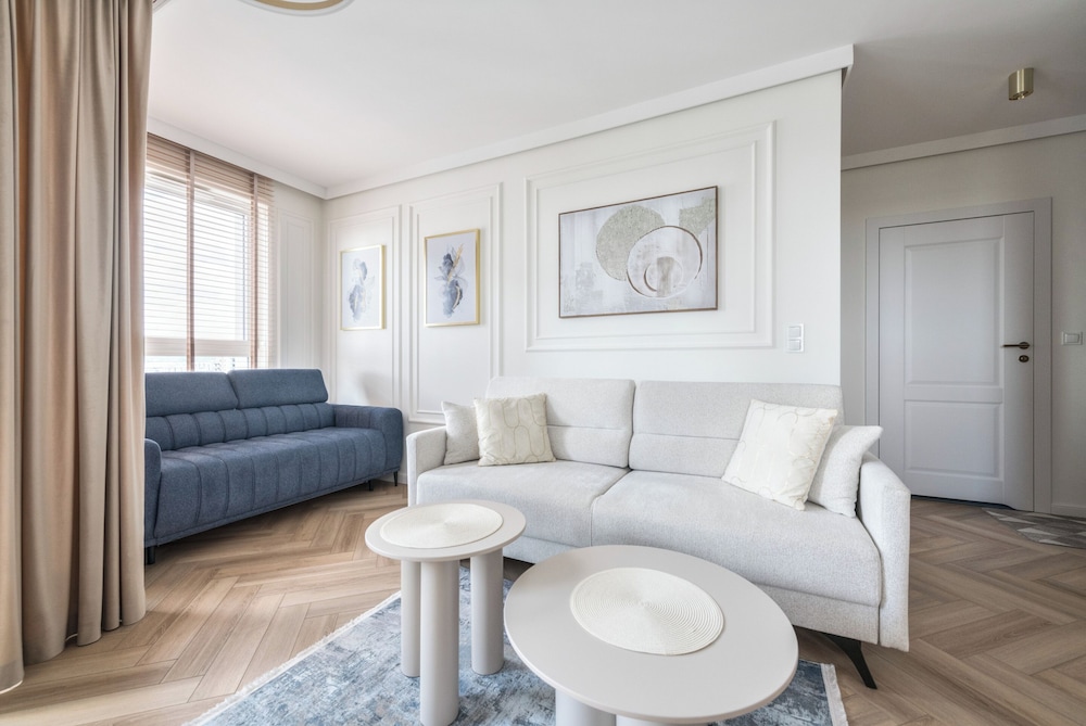 Horizon 170 Deluxe by Grand Apartments