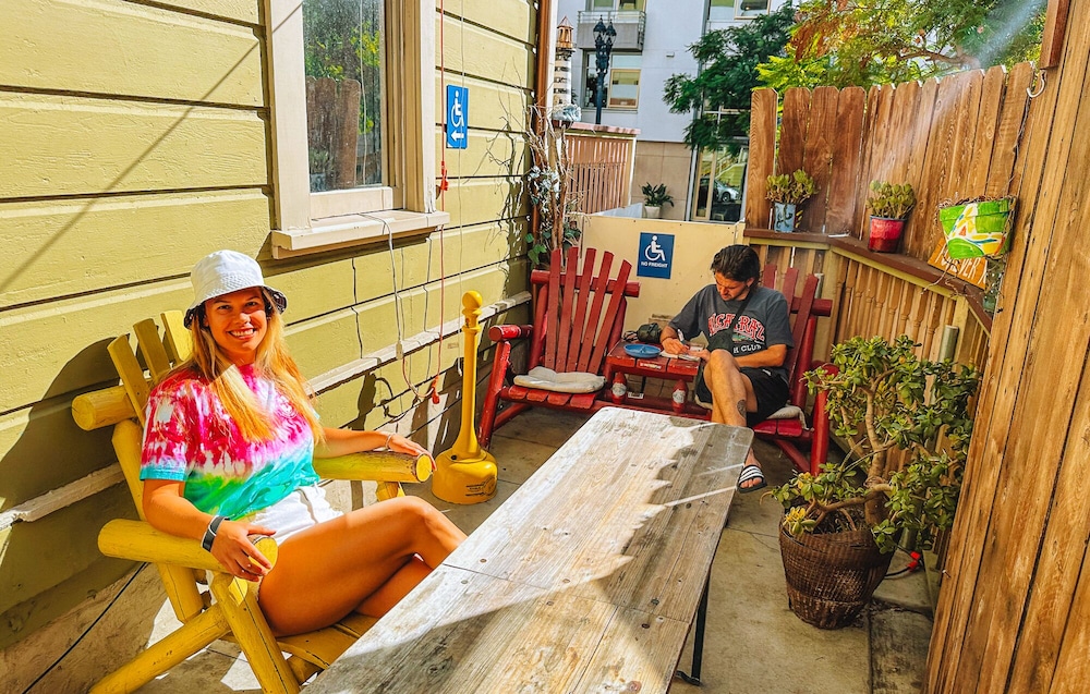 International Travelers House Hostel \- Downtown San Diego Little Italy.