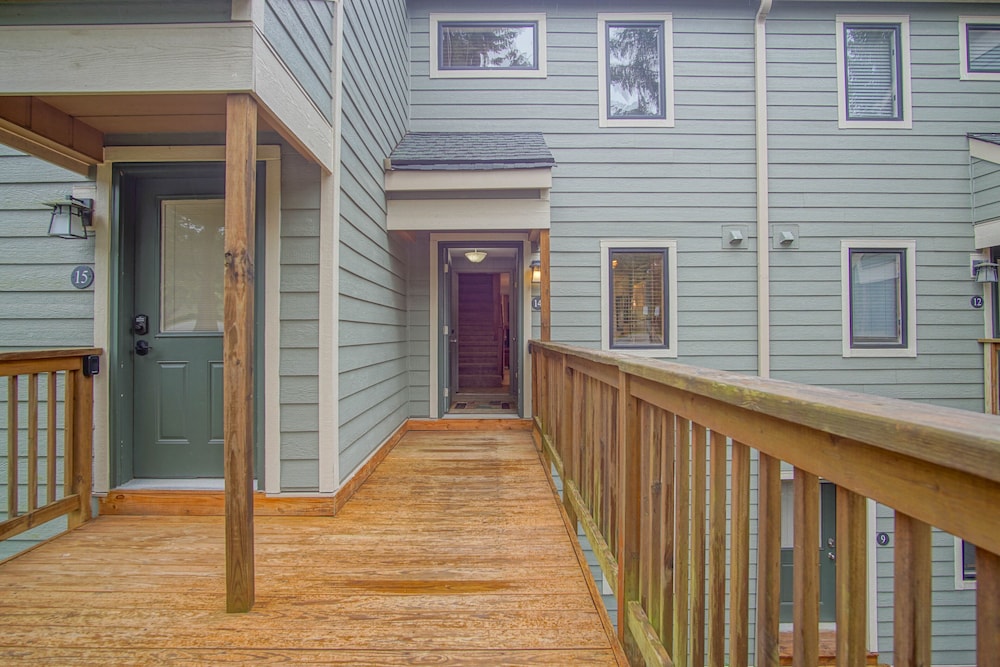 Powderidge #14: 2 Bedrooms, 2.5 Bath: Slope Side, Wood Fireplace