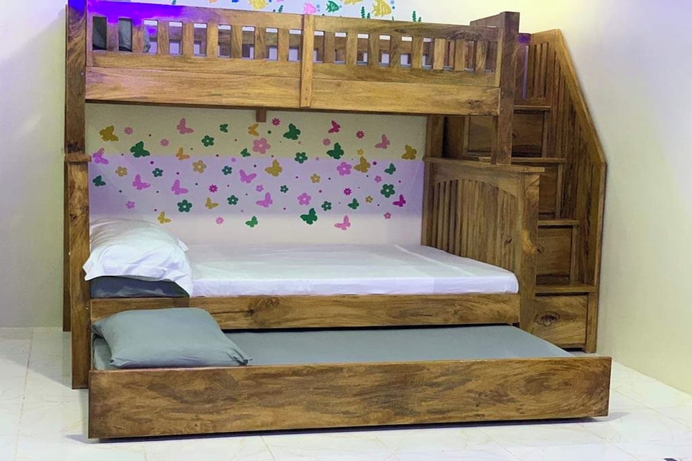 Michael's Homestay - Farm Villa near Patar Beach & Bolinao Falls
