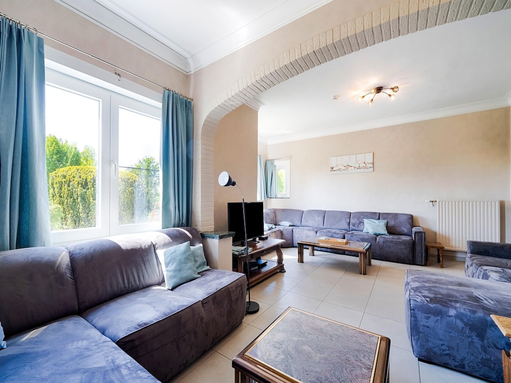 Villa Borgloon With Blossom Views and Jacuzzi