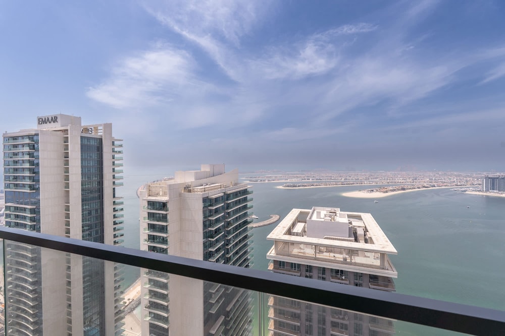 1 Bedroom in Marina Vista With Full Palm Views