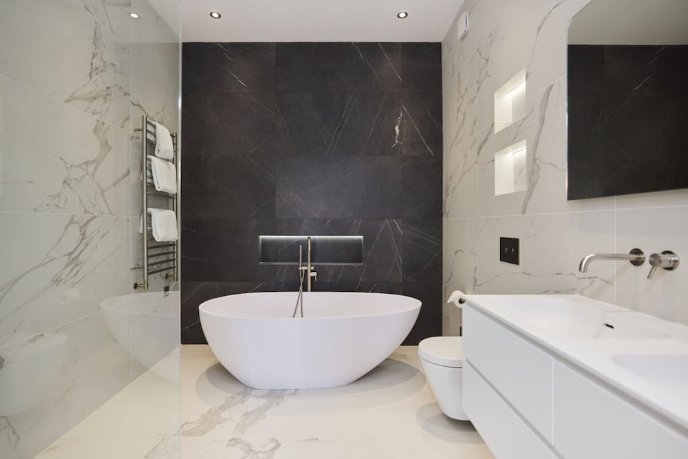 The Roehampton Place - Elegant 5bdr House With Garden Parking