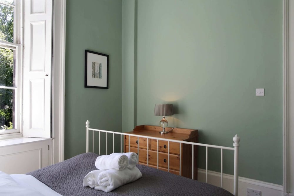 Grand New Town 2 Bedroom in Central Edinburgh