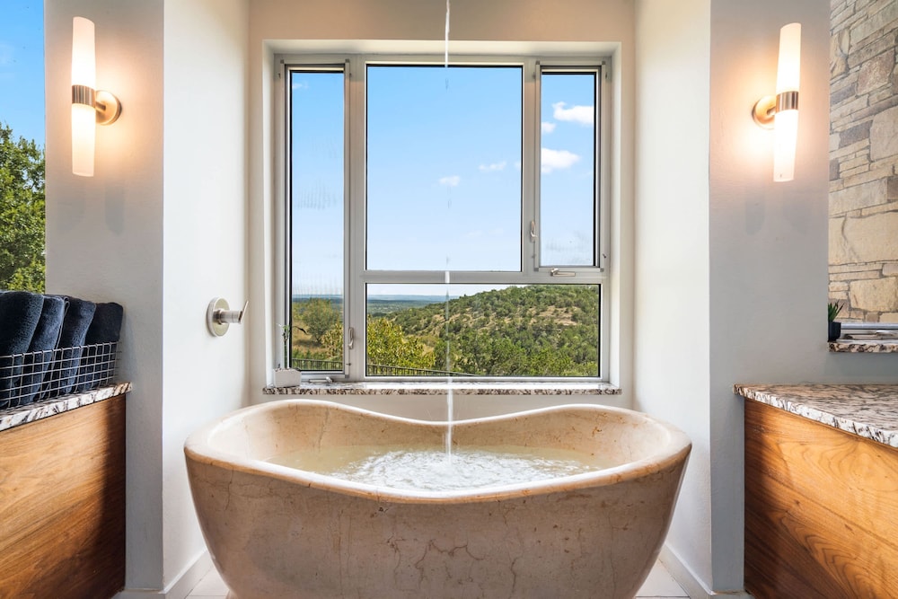 Luxury 7BR Hill Country Gem With Barndominium