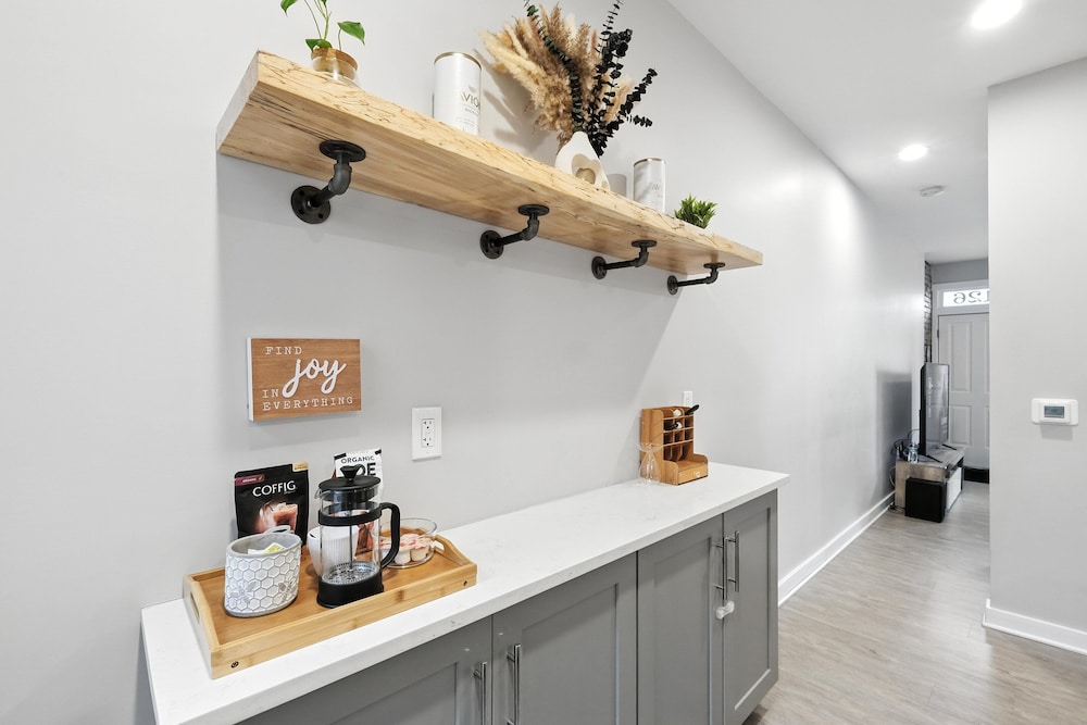 Cozy Historic Row Home- Near Stadiums! 3 Bedroom Home