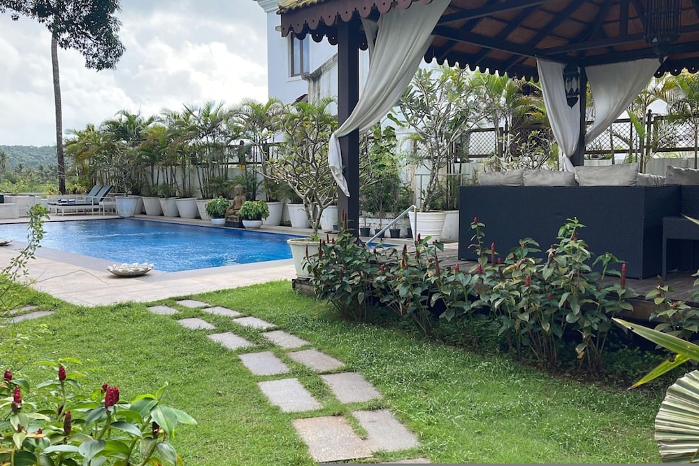 Villa One - Pvt Pool Outdoor Deck North Goa