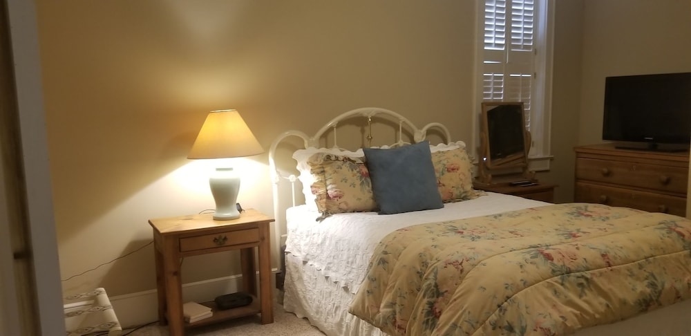 Downtown Guest Quarters Hotel