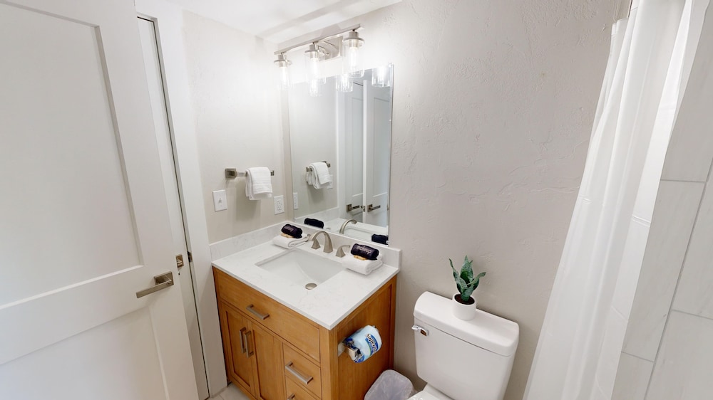 Seacrest 614 2 Bedroom Condo by RedAwning