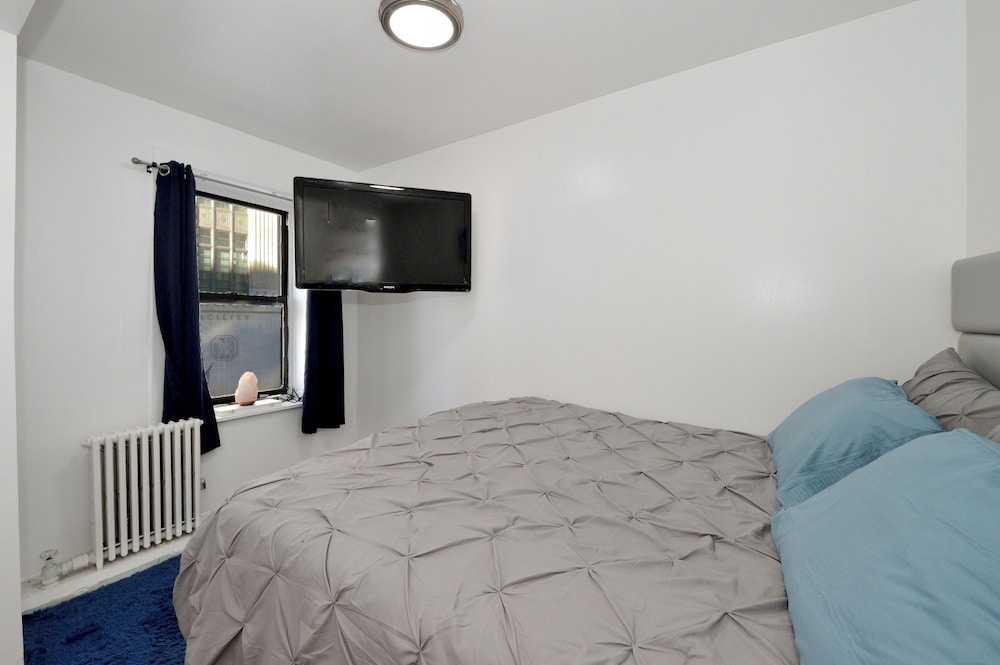 Cozy 2BR Apartment in the Heart of Chelsea
