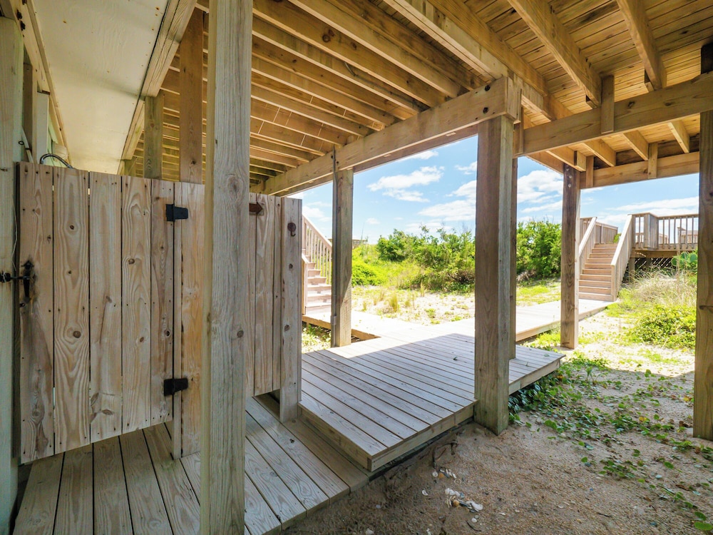Green Dolphin by Topsail Realty
