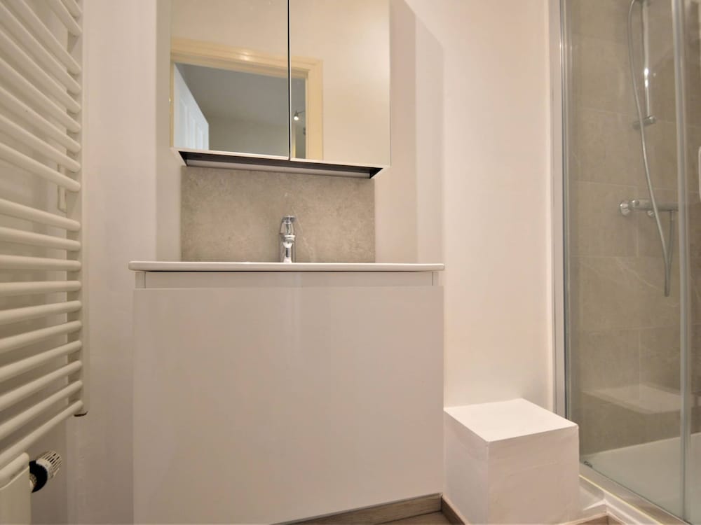 Rochehaut Hideaway With Tub