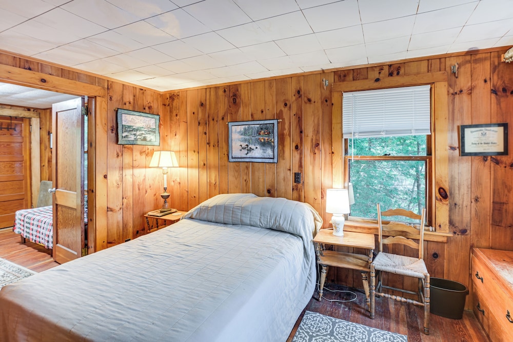 Dock, Beach, Views: Rustic Green Lake Cottage