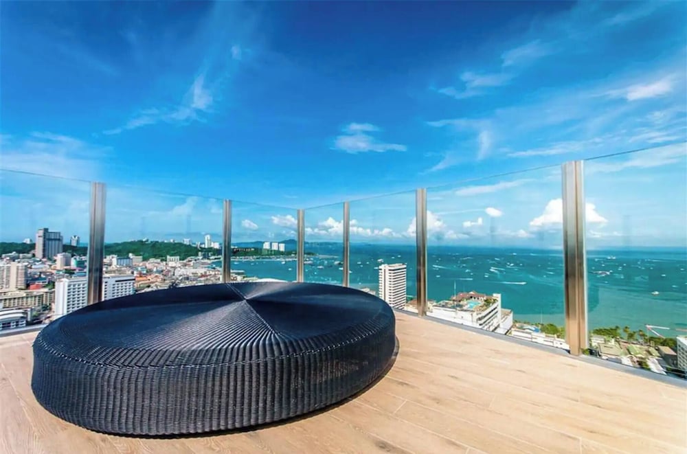 Fully Furnished Excellent Location -next to Beach