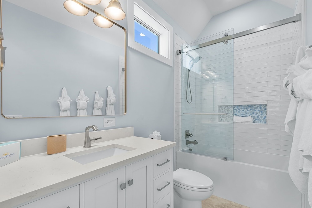 319 Bay & Beach Blessings: Pool Home W/ Water Views! 4 Bedroom Home