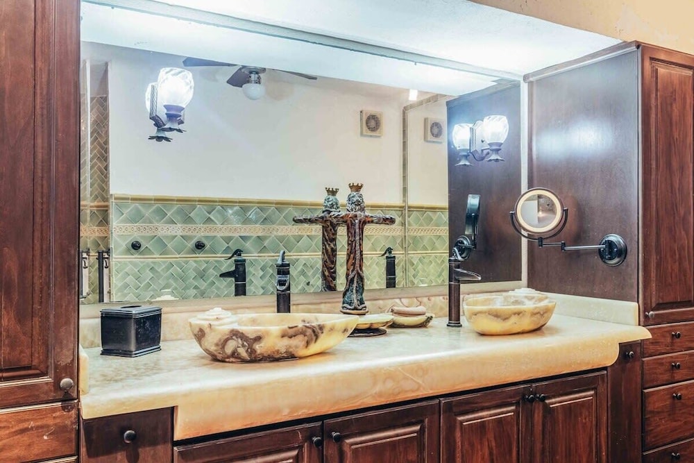 Ocean View 3Br Condo-balcony-beach-pool - 812
