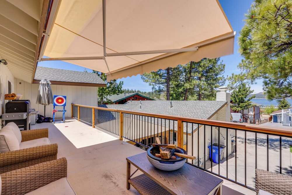 Walk to The Village Shops/eats: Big Bear Lake Home
