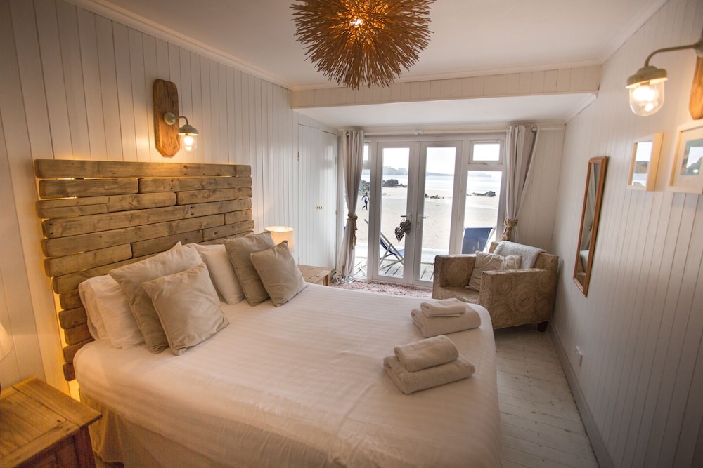 Lusty Glaze Beach Accommodation view 4