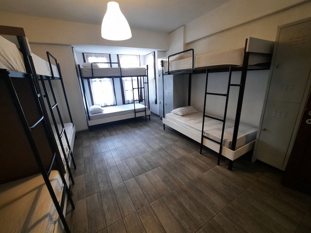 Kuyu Beergarden Hostel
