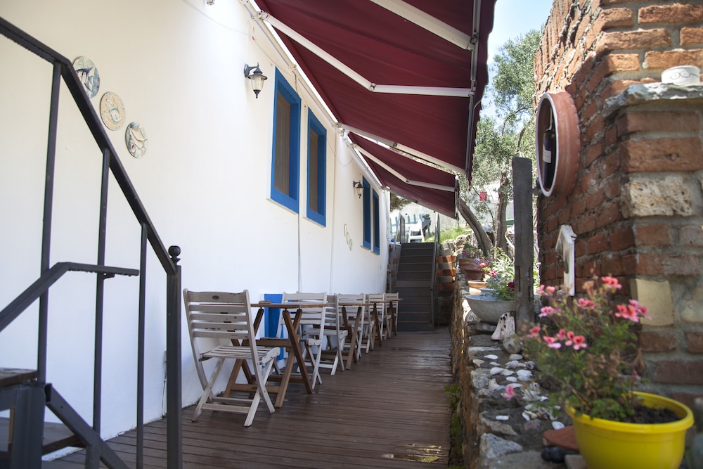 Iola Otel - Image 52