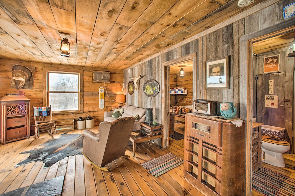 Secluded Powersville Cabin: 25 Mi to Lake Paho!