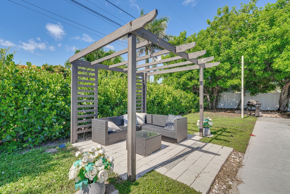 1 Mi to Beach: Modern Cape Coral Home w/ Pool