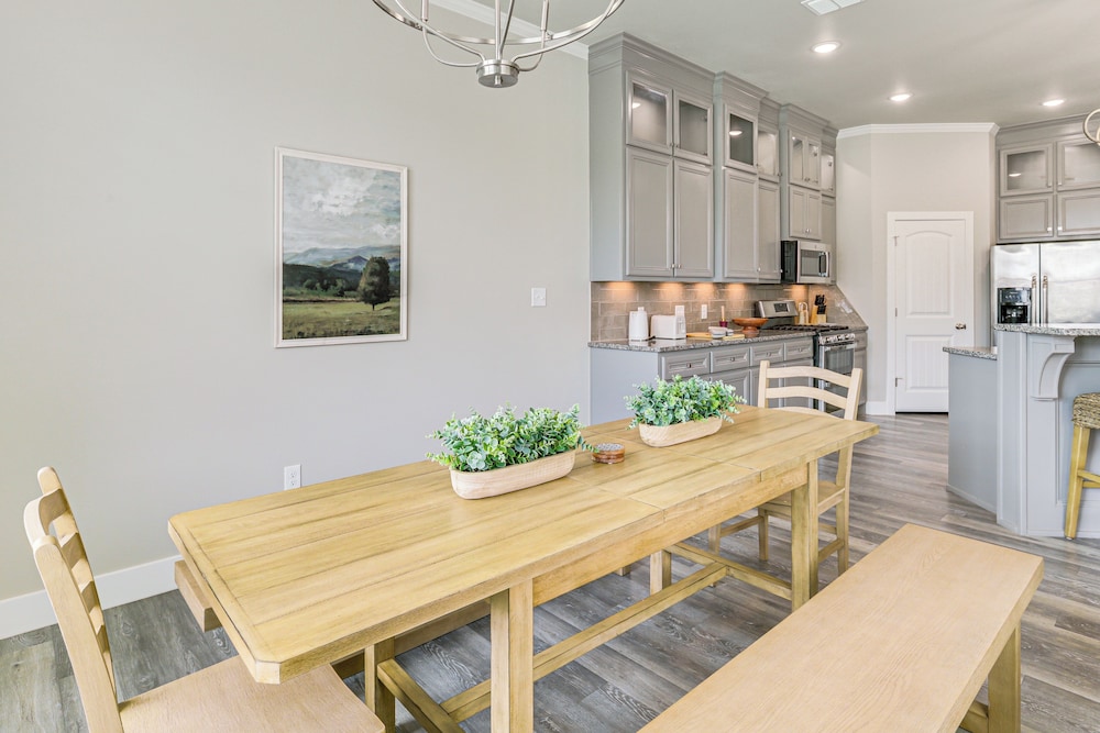 8 Mi to Texas Tech: Spacious Lubbock Home