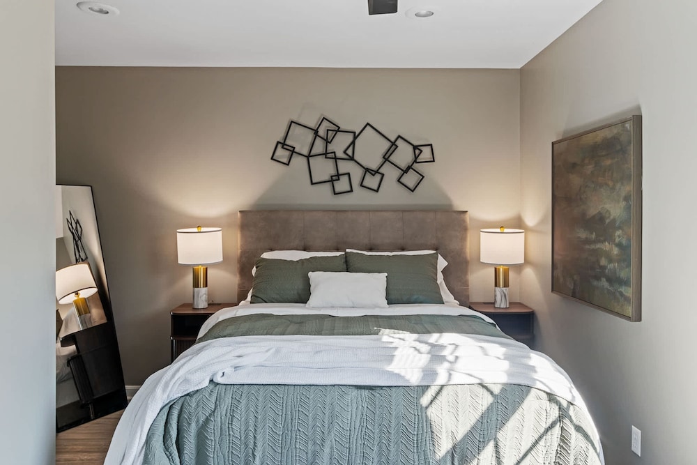 Renovated River Home Hot Tub Sauna Game Room
