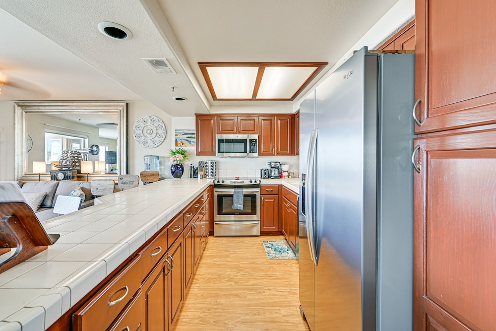 Ocean-view Imperial Beach Condo w/ Community Perks