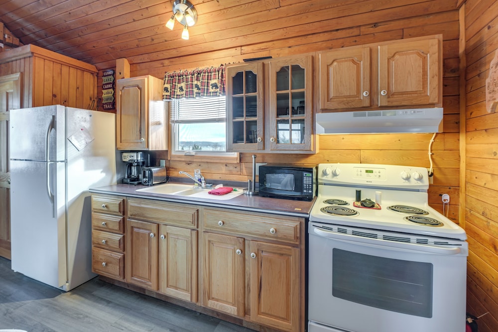 All-season Long Lake Base Camp! Family Cabin