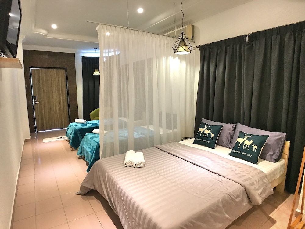 iBook6 Deluxe Family Suite for 4 by iBook Homestay