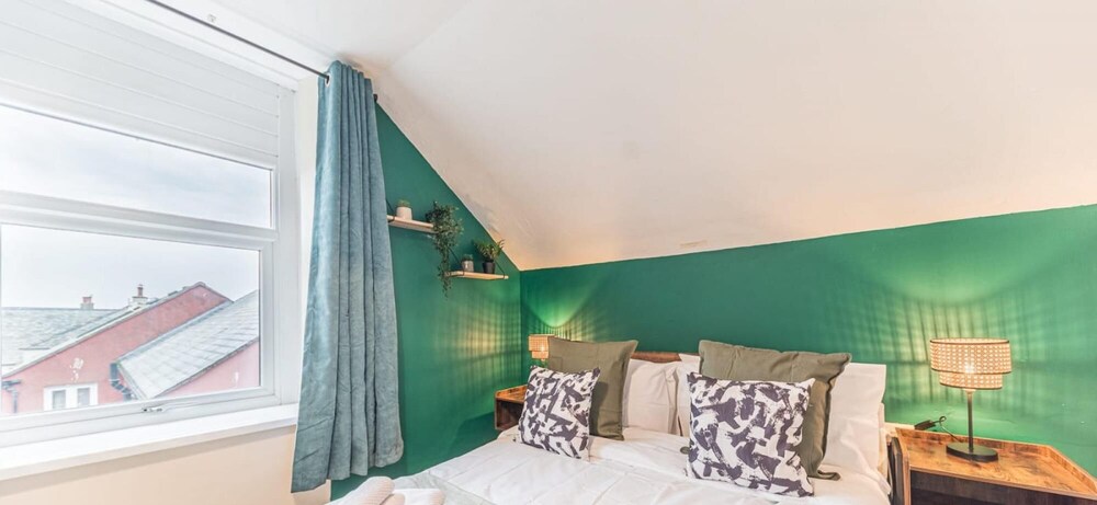 24hr Check-in Pet-friendly Apartment Fast Wifi view 5