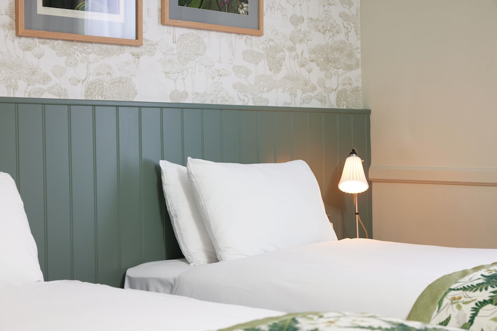 Kings Head Hotel by Greene King Inns